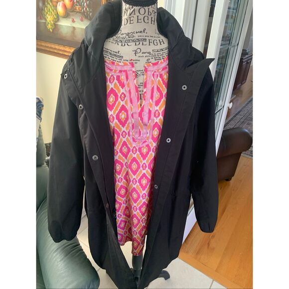 Lands’ End Waterproof Hooded Rain Jacket - Picture 8 of 12